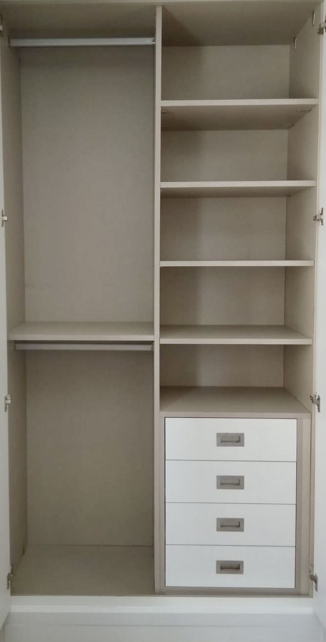 IA276 INTERIOR DOBLE BARRA CON BALDAS Y CAJONERA CON FRENTES LACADOS Y TIRADOR EMBUTIDO