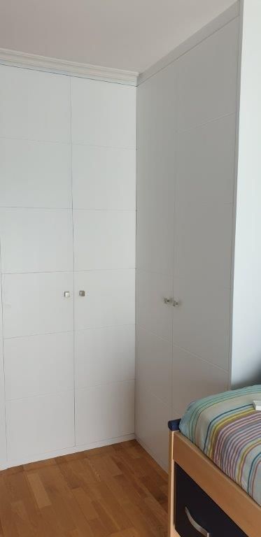 FA44 FRENTE ABATIBLE EN ESQUINA LACADO LINEAS