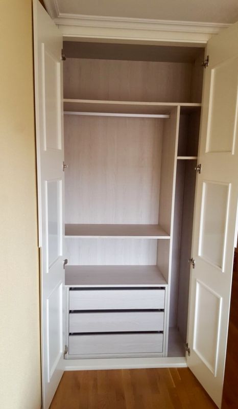 IA66 INTERIOR OREGON SIENA CON R. CORTA, BALDA Y CAJONERA. HUECO PARA TABLA DE PLANCHAR