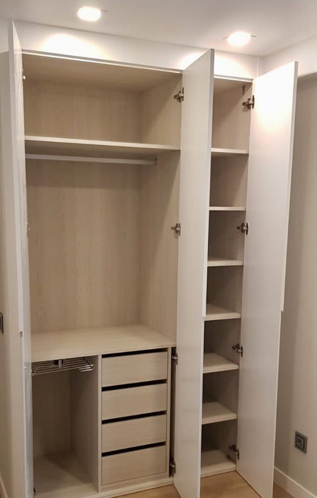 IA211 INTERIOR MELAMINADO OREGON SIENA CON BALDAS MECANIZADAS, COLGADOR, PANTALONERO Y CAJONES