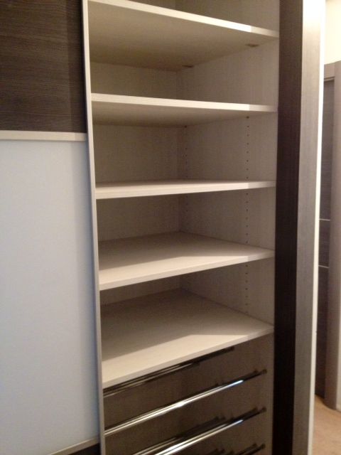 IA197 INTERIOR CON BALDAS Y ZAPATERO DE BARRAS