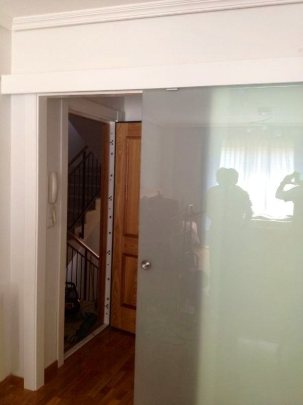 PC7 PUERTA CORREDERA VISTA DE CRISTAL ACIDO ABIERTA