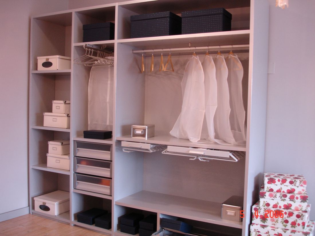 IA137 INTERIOR GRIS CON MULTIPLES ACCESORIOS.