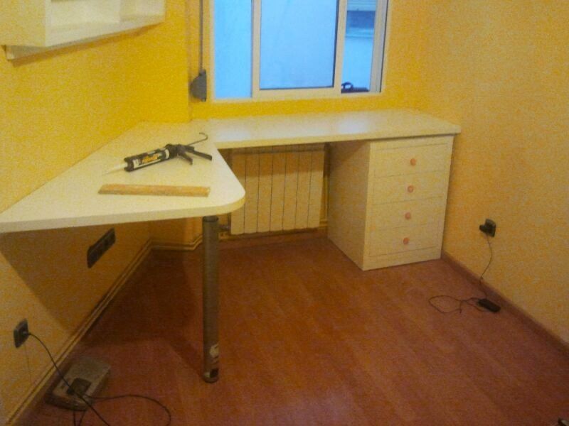 MU3 MESA DE ESTUDIO A MEDIDA CON CAJONERA