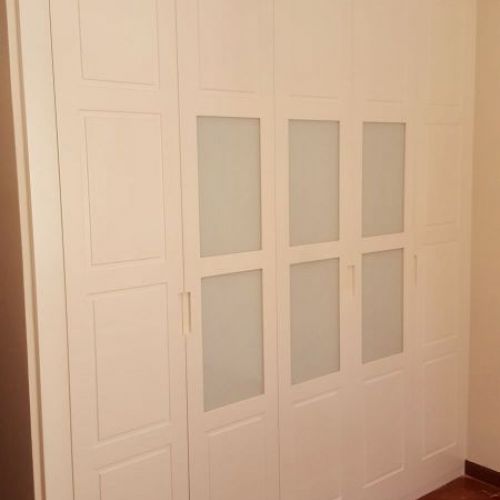FA14 FRENTE ABATIBLE LACADO BLANCO 4 CUADROS COMBINADOS CON CRISTAL. UÑERO VERTICAL PEQUEÑO