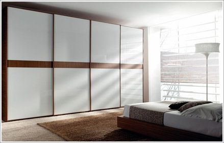 FC117 FRENTE CORREDERO CRISTAL LACADO BLANCO Y NOGAL. PERFILES EN NOGAL CON GUIAS OCULTAS