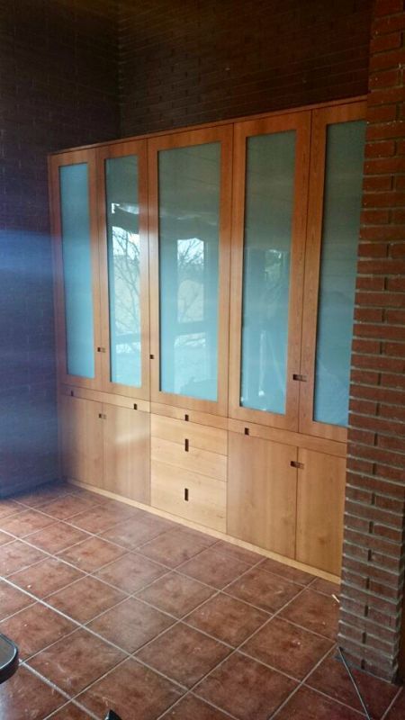 FA179 FRENTE CUADROS CEREZO Y CRISTAL ACIDO, CON CAJONES VISTOS Y UÑERO