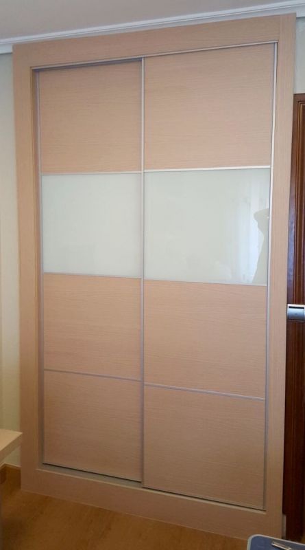 FC175 F. CORREDERO ECO ROBLE DECAPE Y CRISTAL LACADO BLANCO. PERFILES ALUMINIO