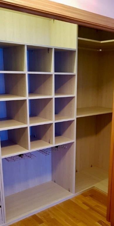 VE24 ARMARIO CON EXTRA DE FONDO CON BALDAS, PANTALONEROS Y DOBLE BARRA EN ESQUINA