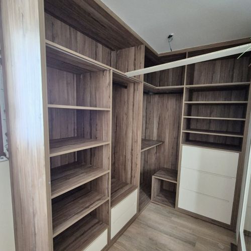 VE119 VESTIDOR COMBINADO CON FRENTES DE CAJON Y ZAPATEROS LACADOS CON UÑERO