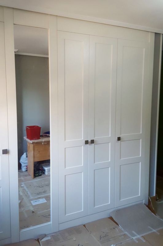 FA6 FRENTE ABATIBLE CUADROS DESIGUALES VACIADO  LACADO CON UNA HOJA DE ESPEJO