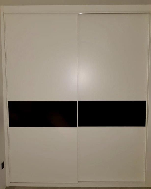 FC18 FRENTE CORREDERO LACADO BLANCO CON CRISTAL LACADO NEGRO