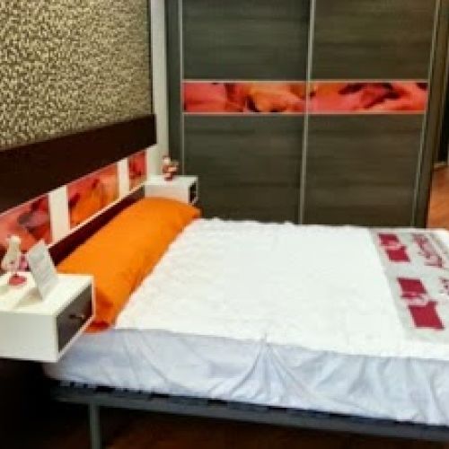 MU15 DORMITORIO CON CABECERO WENGUE Y BLANCO CON FOTO EN CRISTAL Y CAJON VOLADO