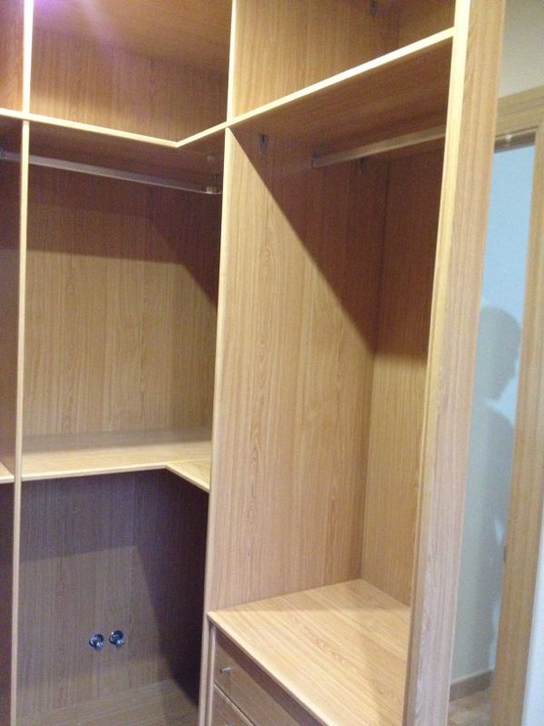 IA133 INTERIOR EN ESQUINA CON DOBLE DE ROPA CORTA