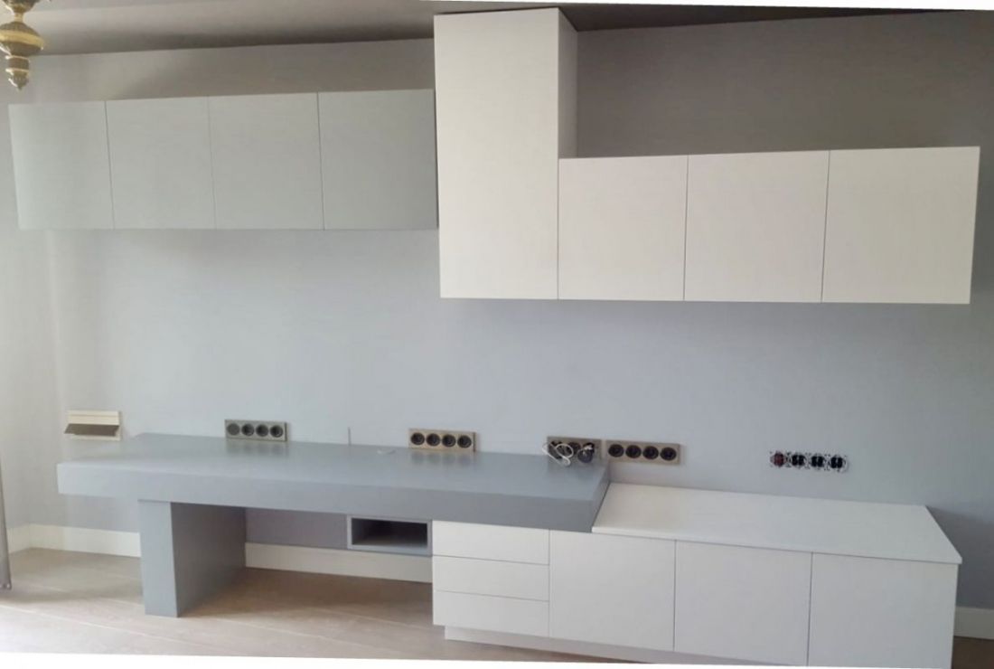 MU81 COMPOSICION DE SALON LACADA EN BLANCO COMBINADA CON LACADO GRIS