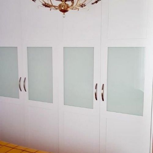 FA98 FRENTE PLEGADO CORREDERO LACADO CUADROS CON CRISTAL LACADO BLANCO