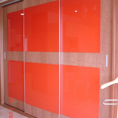 FC191 FRENTE CORREDERO DISEÑO CRISTAL LACADO NARANJA Y CEREZO. PERFILES ALUMINIO